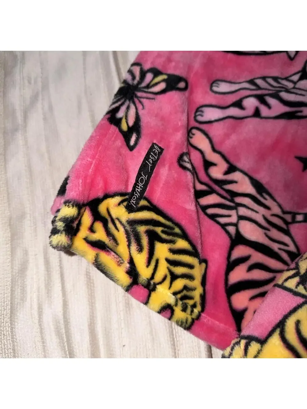 Betsey Johnson Ultra Soft Plush Throw Blanket 50 x 70 Pink cheetah print